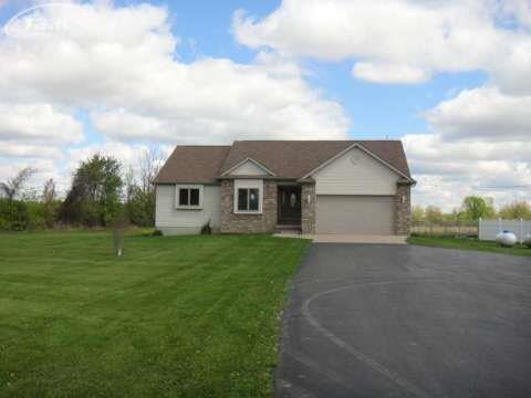 8114 Lennon Rd, Swartz Creek, MI 48473 - photo 1