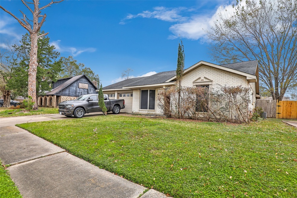 11611 Kirkhollow Dr, Houston, TX 77089 - photo 1