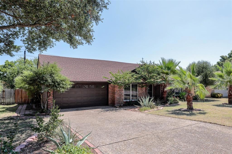 1109 Stonelake Dr, Cleburne, TX 76033 - photo 1