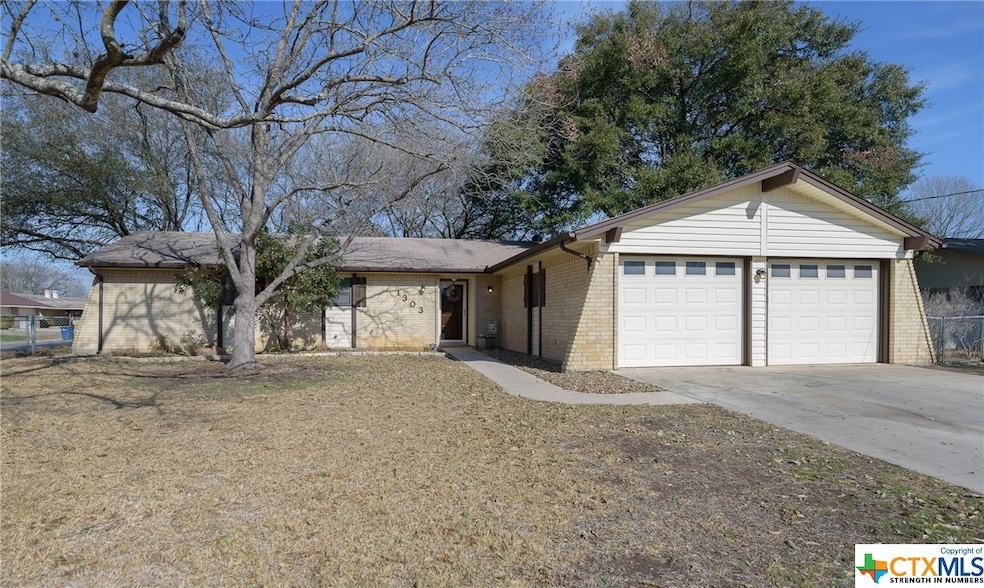 1303 Tulip Ln, New Braunfels, TX 78130 - photo 1