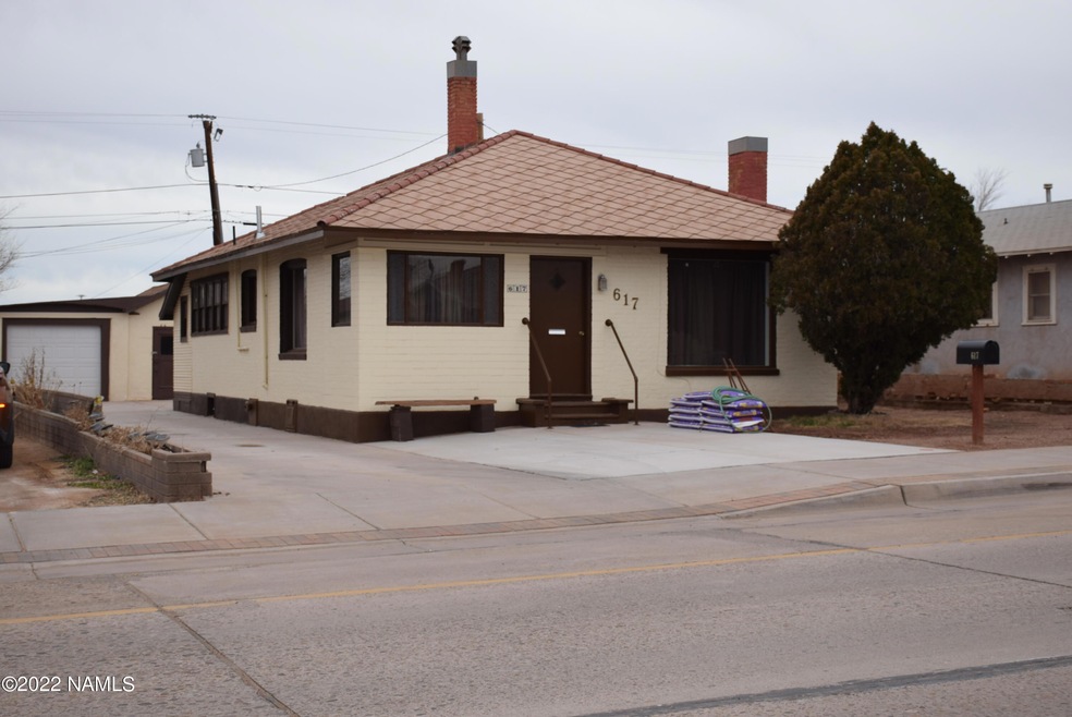 617 W Third St, Winslow, AZ 86047 - photo 1