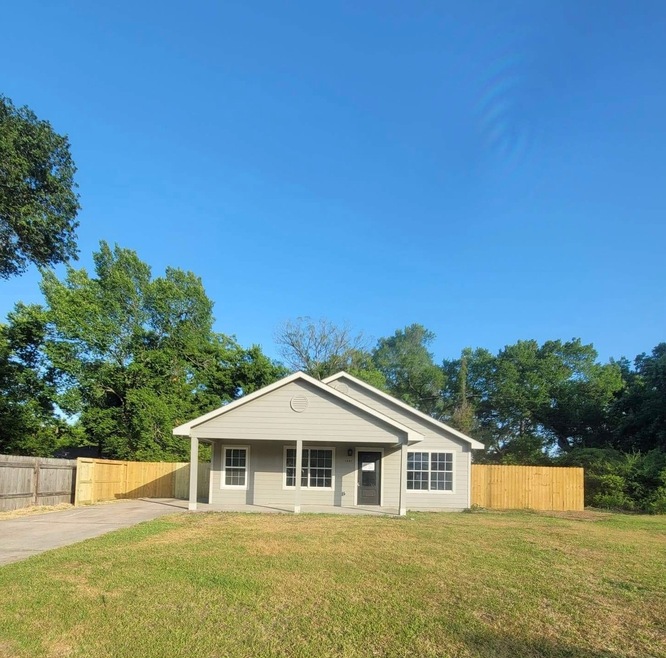 1041 Junell St, Houston, TX 77088 - photo 1