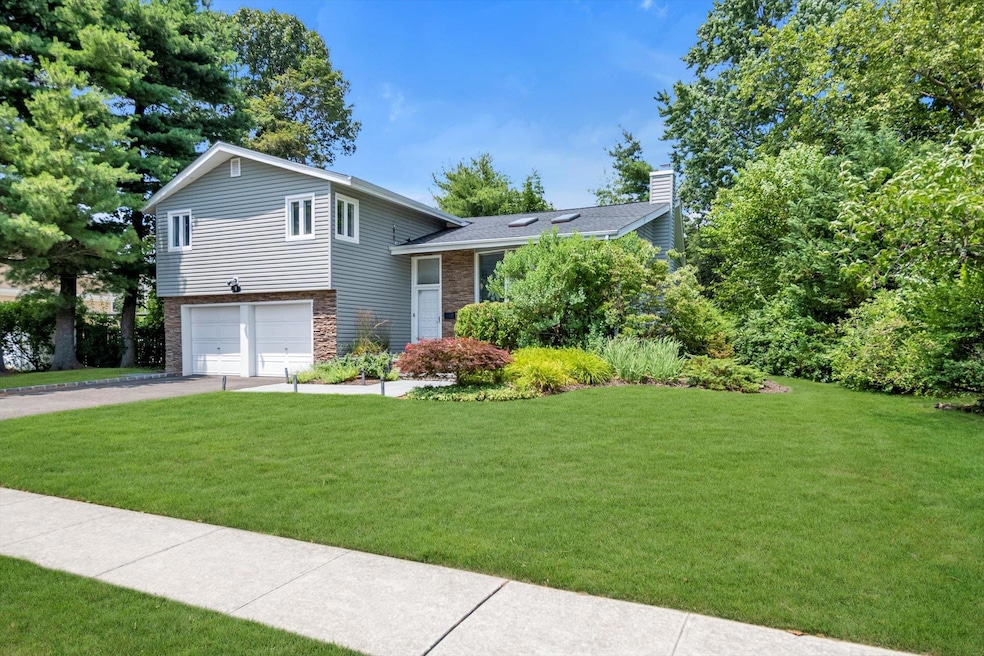 Sold $1,380,000 • Co-Listing Agent