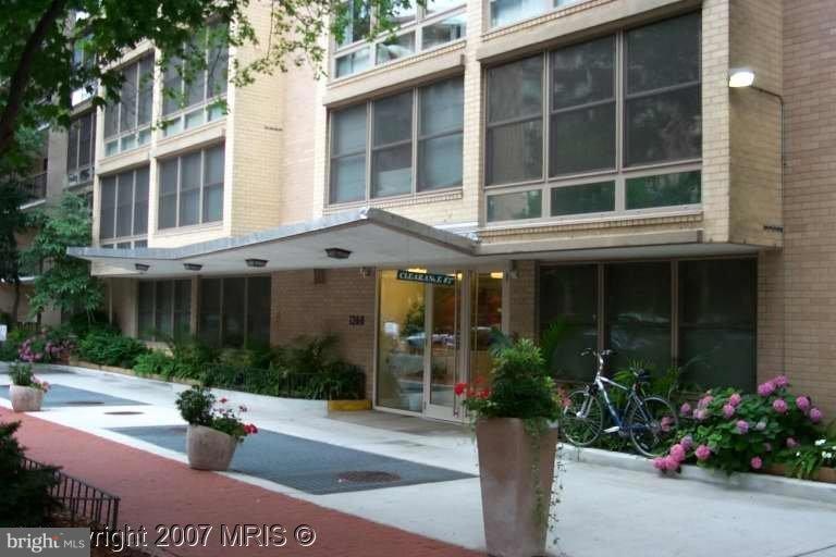 The Newport unit 1004, Washington, DC 20036 - photo 1