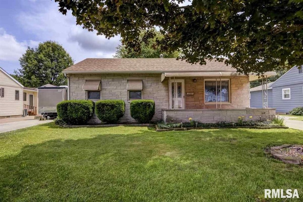 122 Portland Place, Lincoln, IL 62656 - photo 1