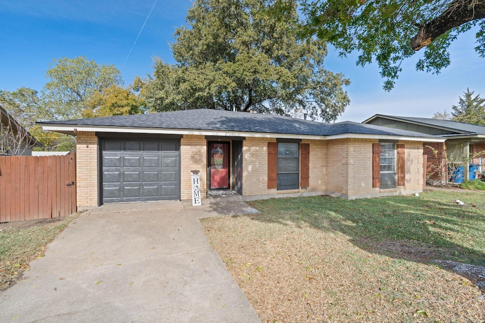 2706 Linda Dr, Ennis, TX 75119 - photo 1