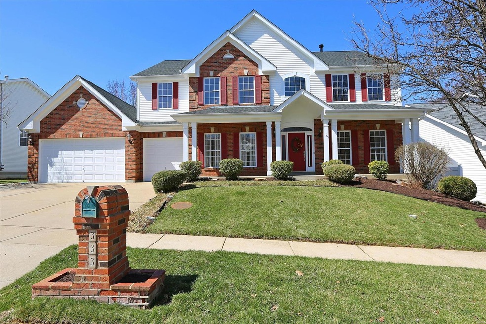 Stately two story home with your own backyard para