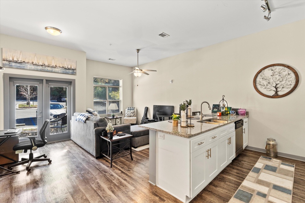 05-782 Riverfront Pkwy-5