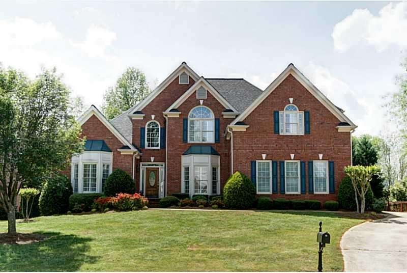 Exterior Front. Three sided brick beauty!