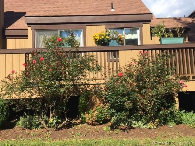 612 Cherokee Ln unit B, Stratford, CT 06614 - photo 1