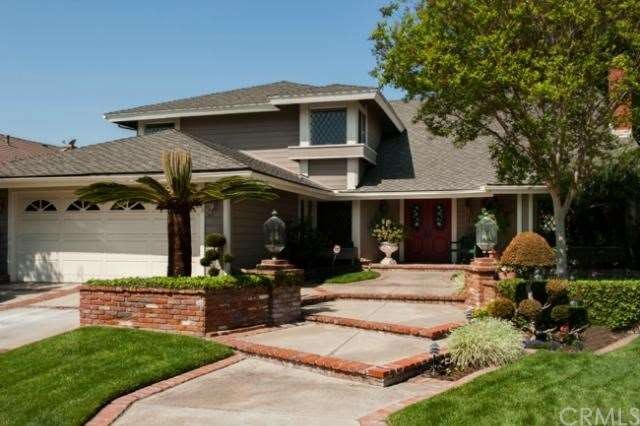 Gorgeous curb appeal!