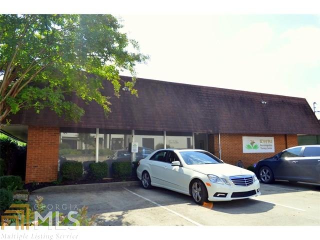 Beautiful office space located within steps of Mai