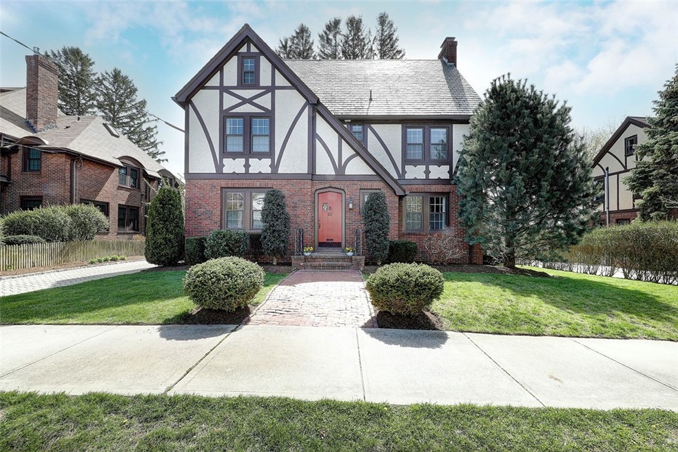 22 Kenilworth Way, Pawtucket, RI 02860 - photo 1