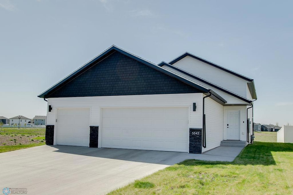 Welcome to 5543 Lori Ln!