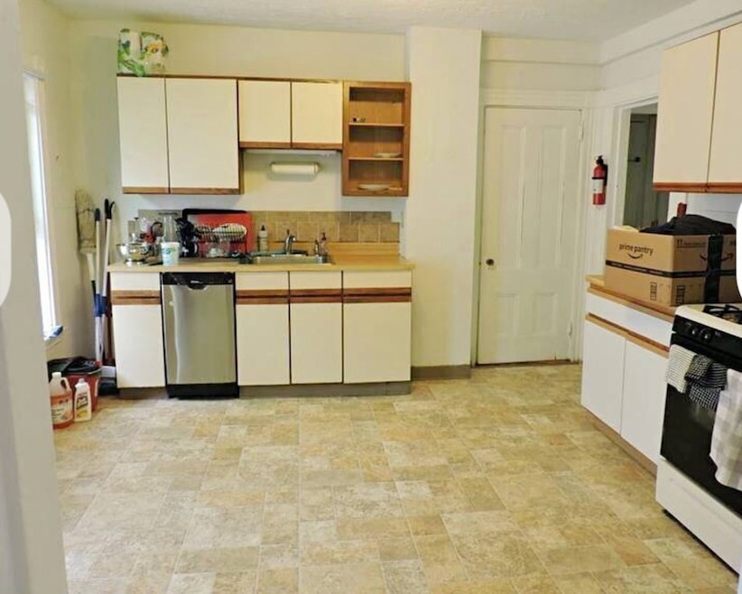 5 Arnold Ct unit 2, Somerville, MA 02143 - photo 1