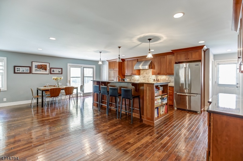 25 Wellington Rd, Livingston, NJ 07039 - photo 1