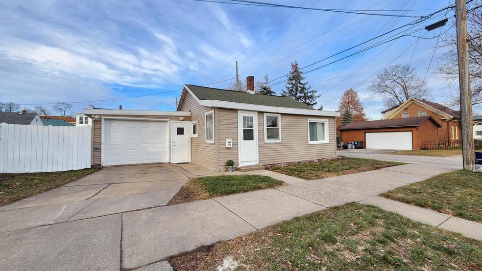 811 Adams St, La Crosse, WI 54601 - photo 1