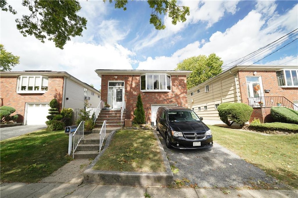 301 Lightner Ave, Staten Island, NY 10314 - photo 1