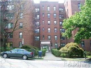 555 Mclean Ave unit 2K, Yonkers, NY 10705 - photo 1