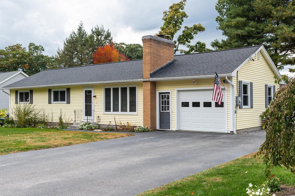 11 Sycamore St, Hudson, NH 03051 - photo 1