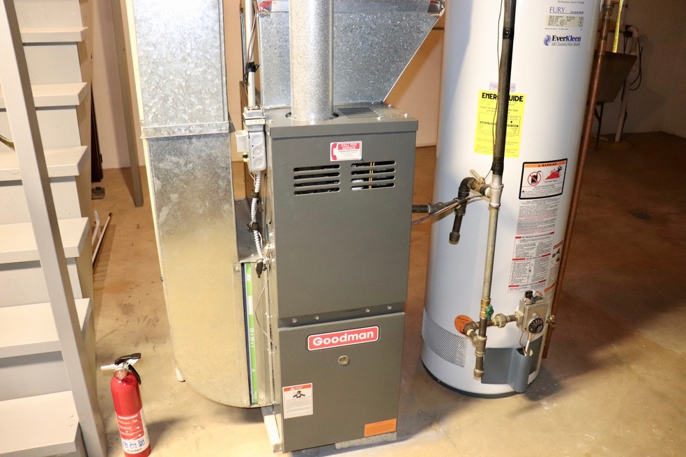 2413 N Metropolitan Ave, Waukegan, IL 60087 - photo 1