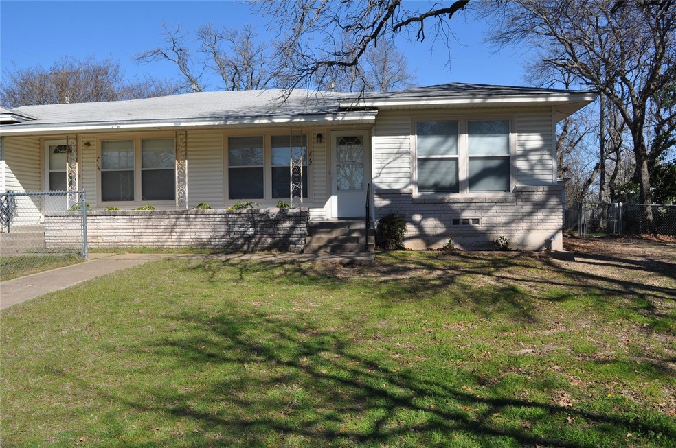 712 W Bridge St, Weatherford, TX 76086 - photo 1
