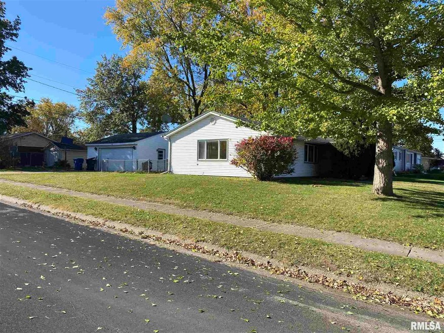 1439 W Garfield St, Davenport, IA 52804 - photo 1