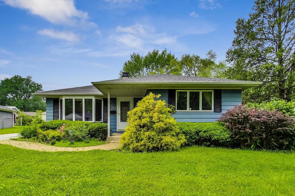 2204 Quail Ln, Rolling Meadows, IL 60008 - photo 1