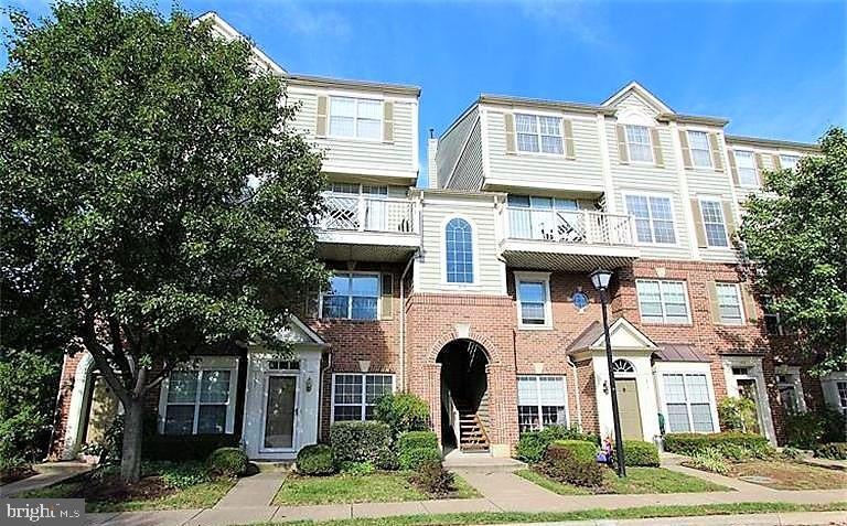 1819 Kenwood Ave unit 304, Alexandria, VA 22302 - photo 1