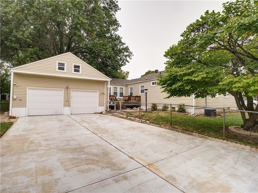 11203 W 68th Terrace, Shawnee, KS 66203 - photo 1