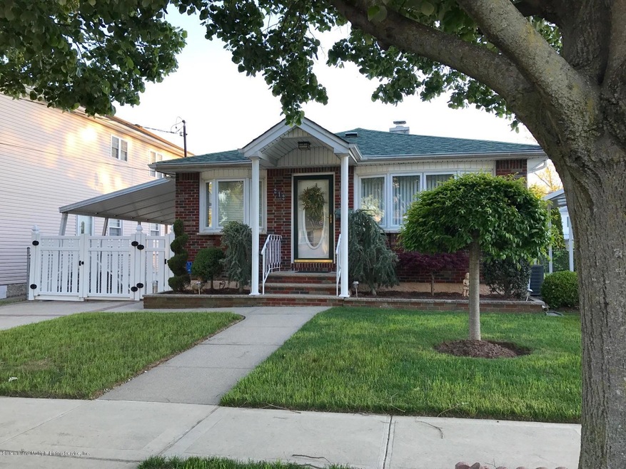 212 Fairbanks Ave, Staten Island, NY 10306 - photo 1