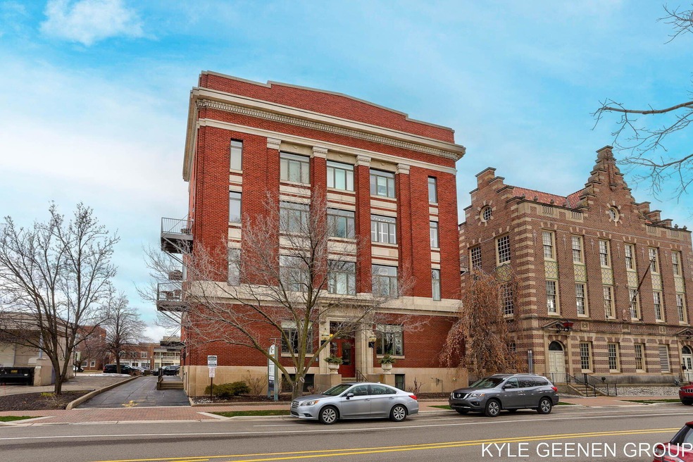 1-web-or-mls-17 W 10th St, Holland-1
