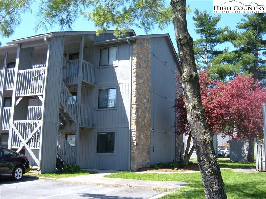 128 Zeb St unit 208, Boone, NC 28607 - photo 1
