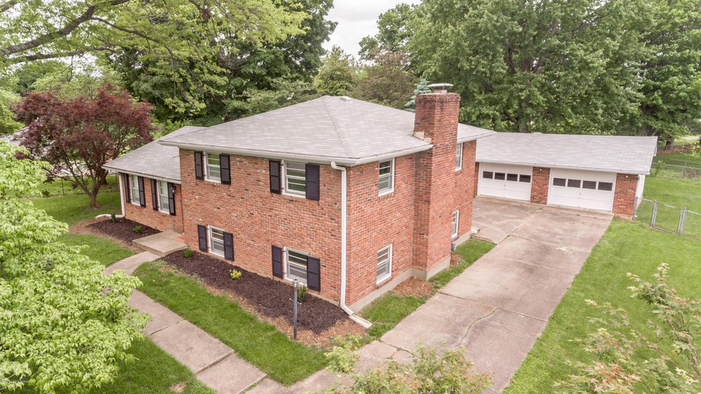 3004 S Melrose Dr, Louisville, KY 40299 - photo 1