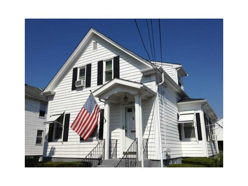 604 Wood St unit 1, Bristol, RI 02809 - photo 1