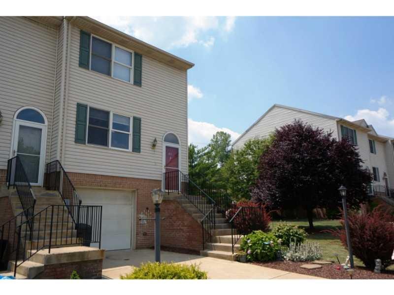 Exterior Front. End unit town home w/ NO maintenan