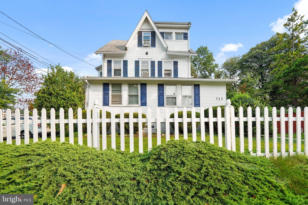 713 Beechwood Ave, Darby, PA 19023 - photo 1