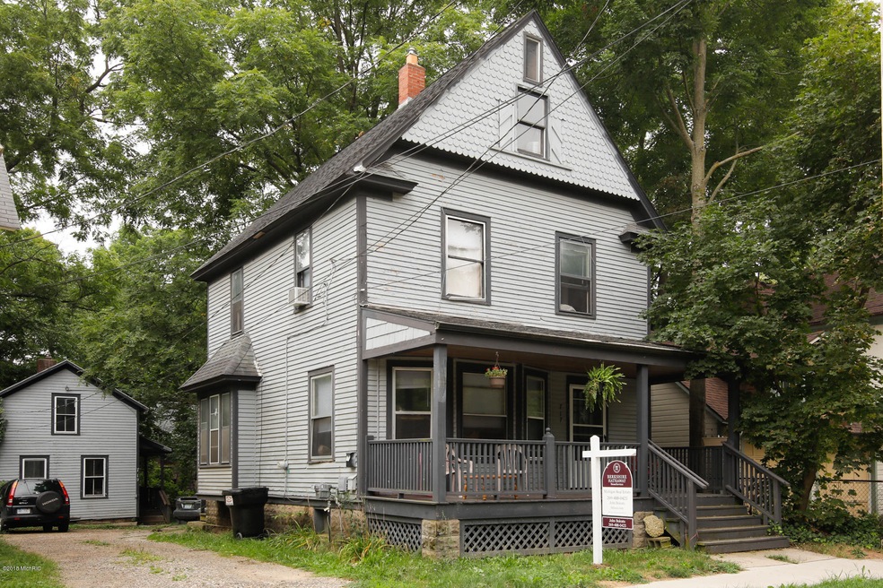 717_719 Davis St-101