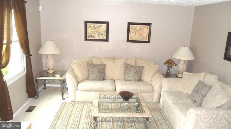 8150 Willowdale Ct, Springfield, VA 22153 - photo 1