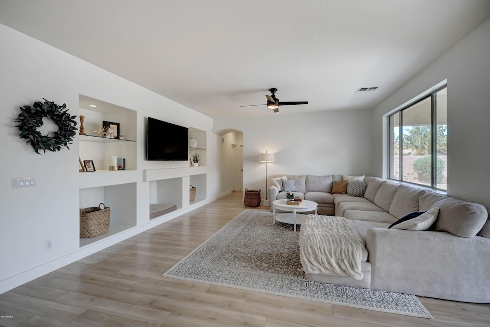 427 E Julian Dr-8