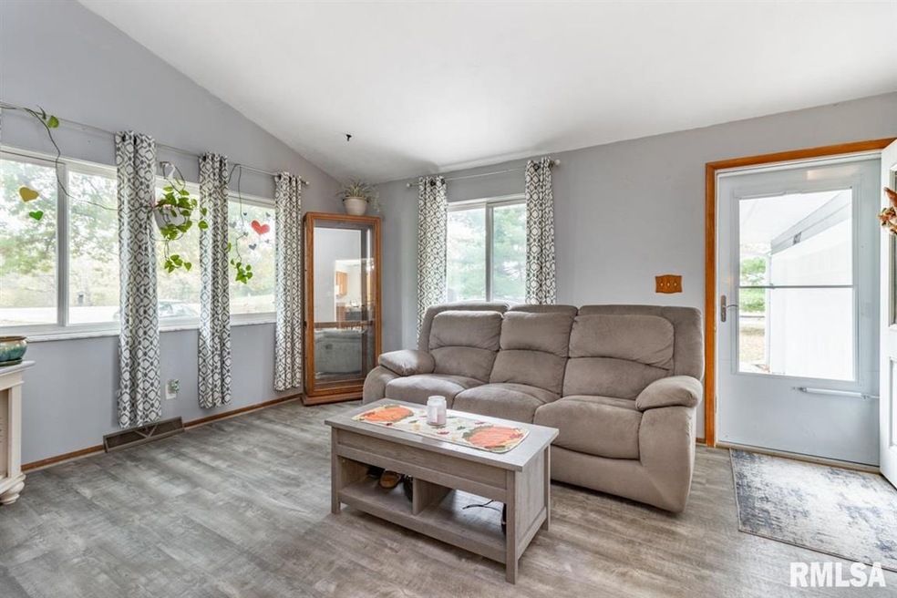 4817 N Koerner Rd, Peoria, IL 61615 - photo 1