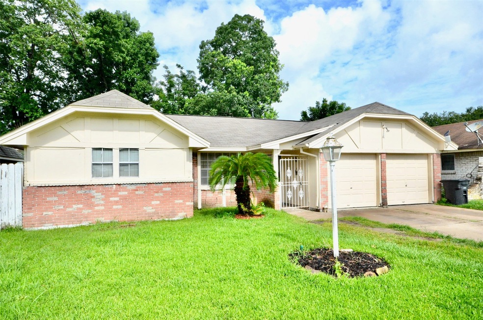 8211 Lawn St, Houston, TX 77088 - photo 1