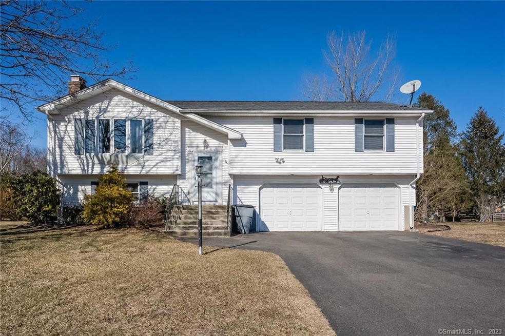 5 Farmstead Cir, Enfield, CT 06082 - photo 1