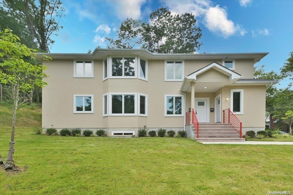 99 Community Dr unit 2 FL, Manhasset, NY 11030 - photo 1