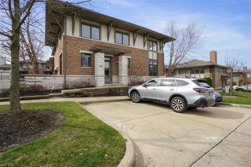 Stunning Arts and Crafts cluster home!