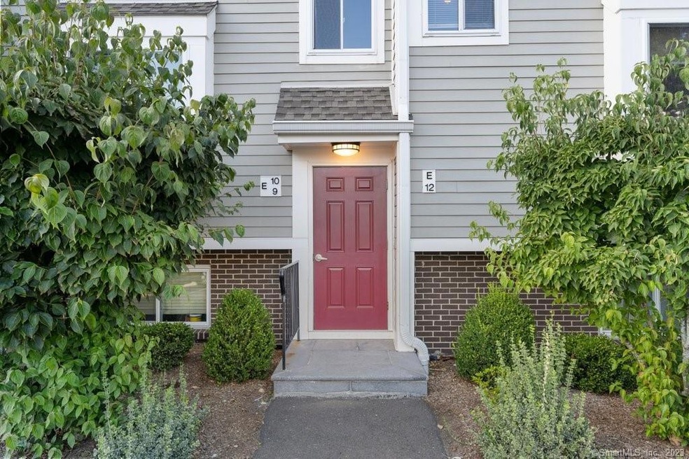 71 Aiken St unit E12, Norwalk, CT 06851 - photo 1