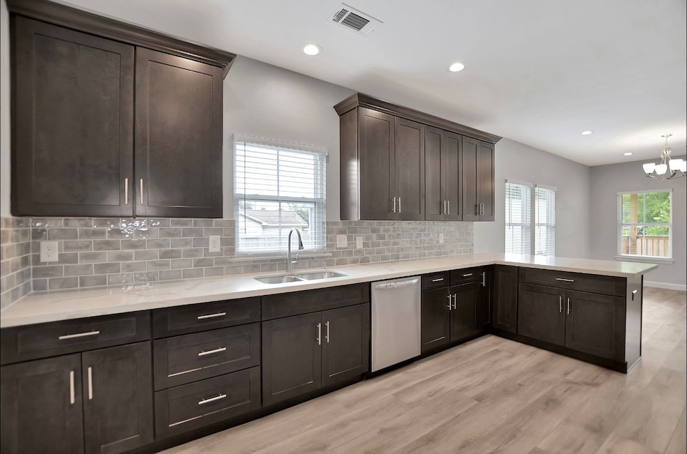 7654 Southern St, Houston, TX 77087 - photo 1