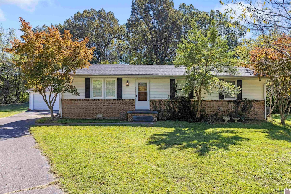 574 Fern Cir, Calvert City, KY 42029 - photo 1