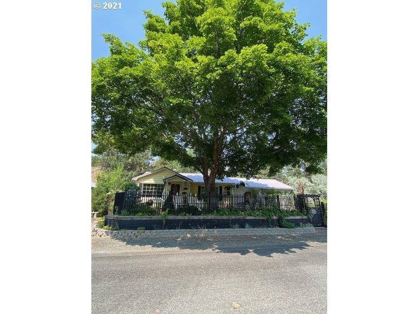 211 N Humbolt St, Canyon City, OR 97820 - photo 1