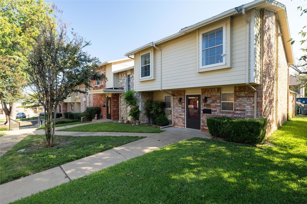 Welcome Home to 1975 Shorewood